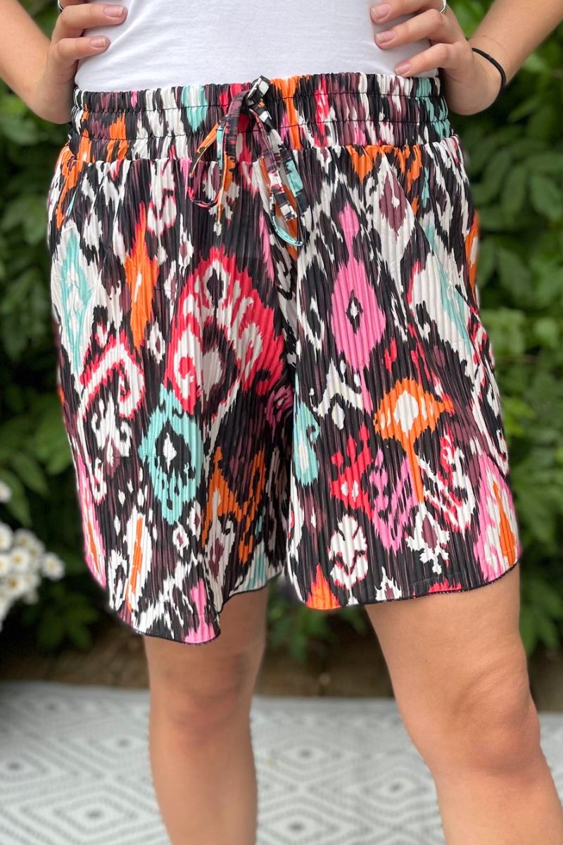 NATALIA Pleated Abstract Shorts - Black