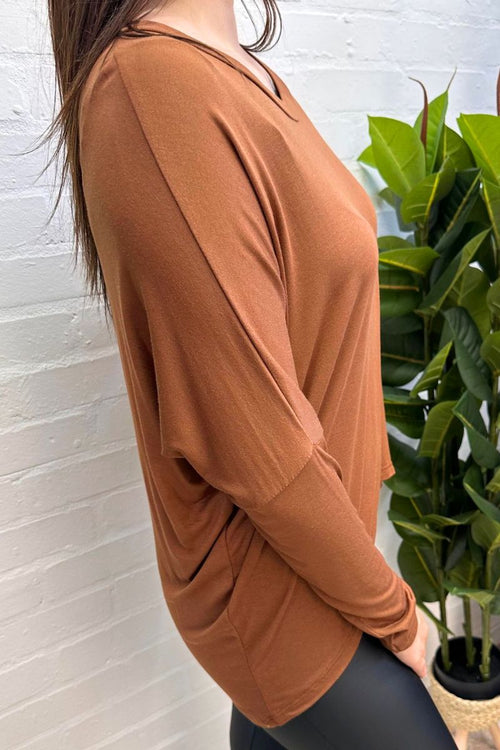 VERA Plain Hi-Low Hem Top - Brown
